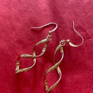 GOLD TONE SPIRAL DANGLES EARRINGS